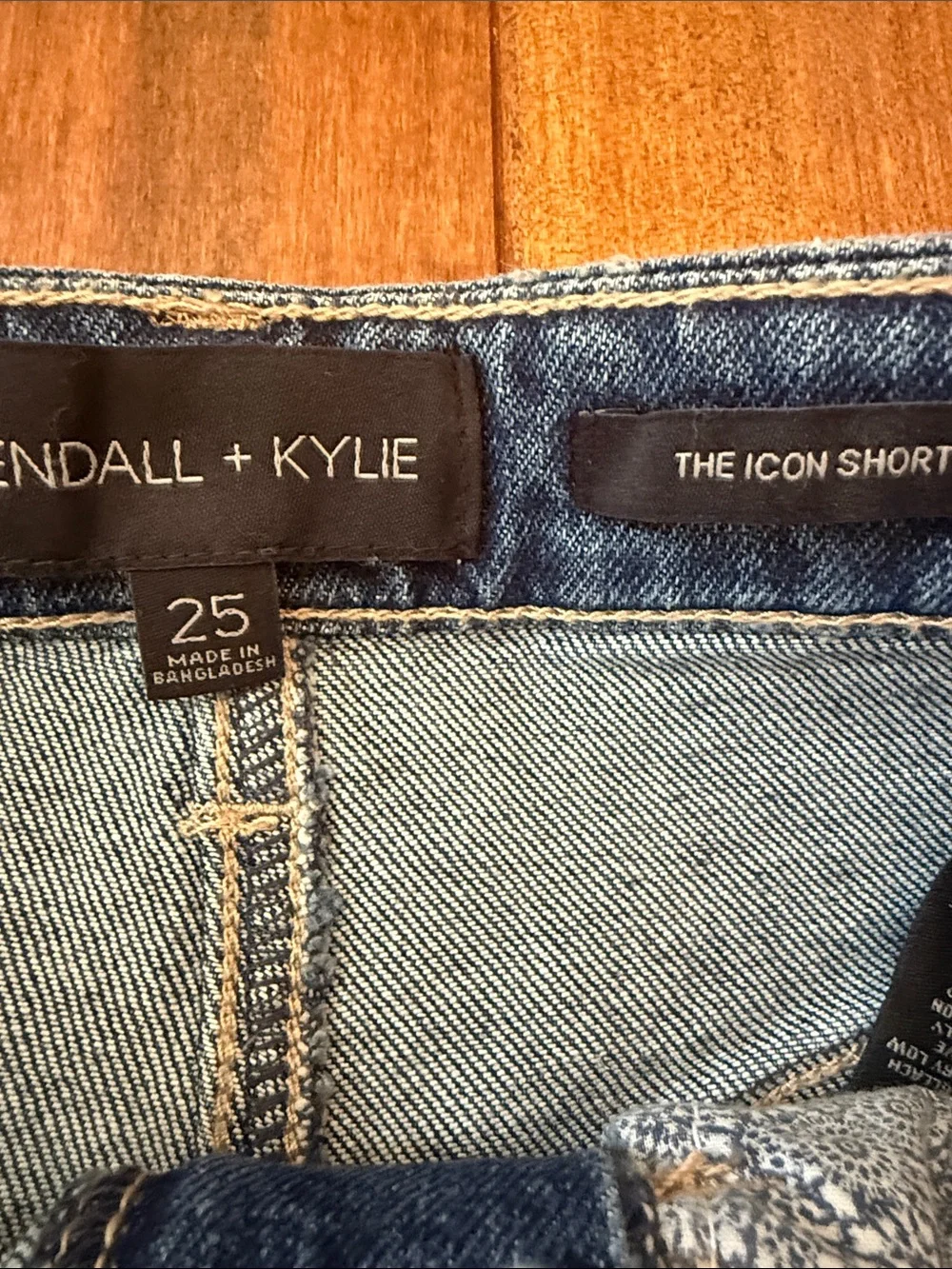 Kendall + Kylie Icon Denim Shorts distressed size 25 EUC